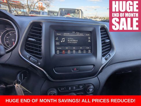 Used 2019 Jeep Cherokee Latitude w/ Cold Weather Group image 27