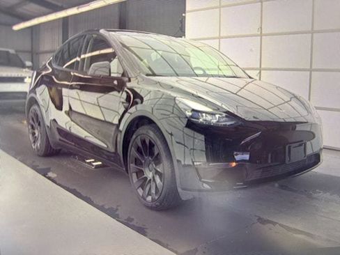 Used 2025 Tesla Model Y Long Range AWD/4WD image 1