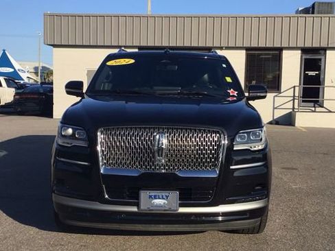 Used 2024 Lincoln Navigator Reserve image 2
