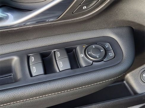 Used 2024 GMC Terrain SLT image 11