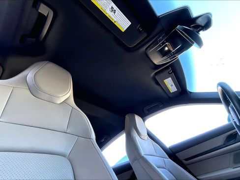 Used 2023 Porsche Taycan image 13