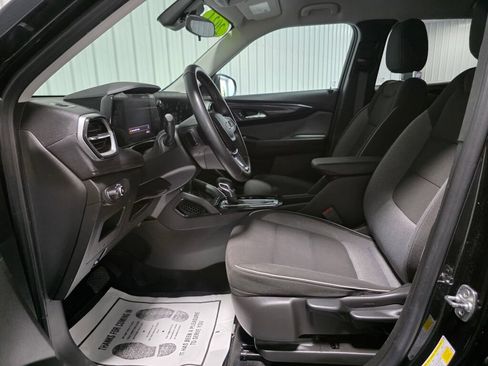 Used 2024 Chevrolet TrailBlazer LT w/ LT Cold Weather Package AWD/4WD image 9