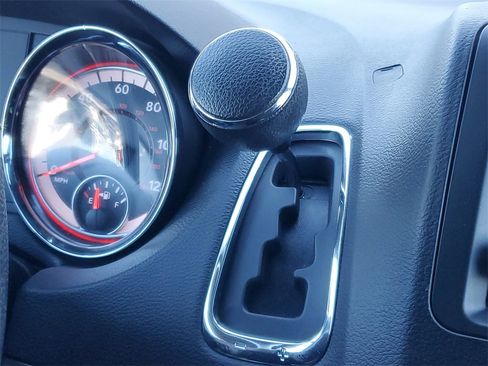 Used 2020 Dodge Grand Caravan SE image 13