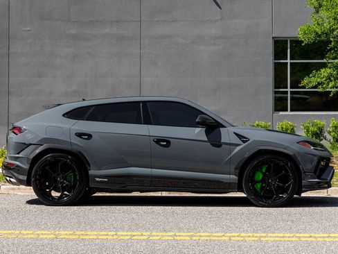 Used 2023 Lamborghini Urus Performante AWD/4WD image 10