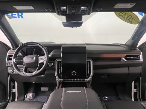 Used 2025 GMC Yukon XL Denali w/ Denali Reserve Package AWD/4WD image 10