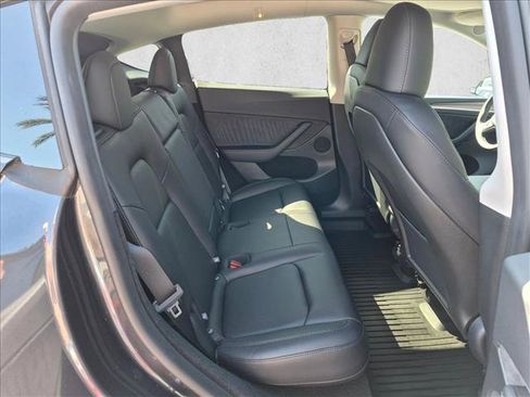 Used 2025 Tesla Model Y Long Range RWD image 17