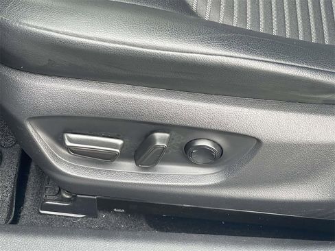 Used 2020 Toyota Camry SE image 13