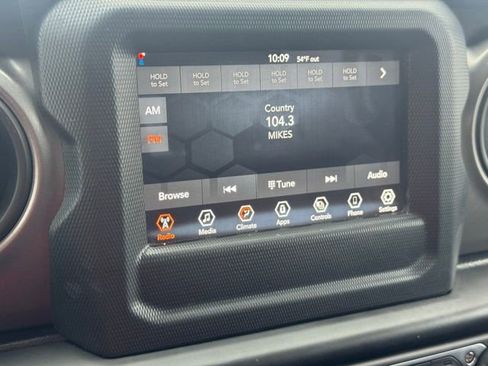 Used 2023 Jeep Gladiator Sport image 32