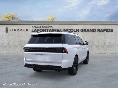 New 2026 Lincoln Navigator Reserve w/ Jet Appearance Package AWD/4WD image 8