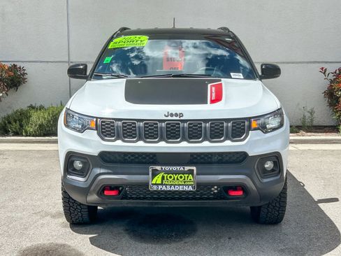 Used 2025 Jeep Compass Trailhawk AWD/4WD image 2