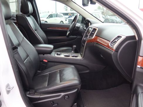 Used 2013 Jeep Grand Cherokee Limited w/ Luxury Group II image 17