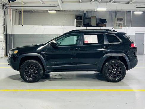 Used 2019 Jeep Cherokee Latitude AWD/4WD image 14