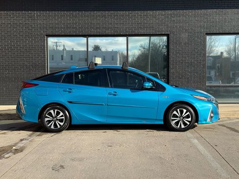 Used 2018 Toyota Prius Prime Advanced image 12