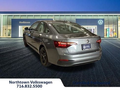 Used 2023 Volkswagen Jetta SE w/ Panoramic Sunroof Package FWD image 3