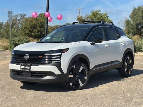 New 2026 Nissan Kicks SR image 2