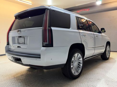 Used 2017 Cadillac Escalade Platinum AWD/4WD image 8