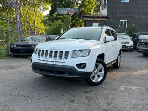 Used 2016 Jeep Compass Latitude AWD/4WD image 2