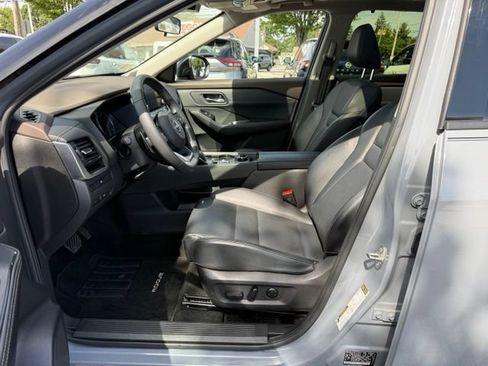 Certified 2023 Nissan Rogue SV w/ SV Premium B Package AWD/4WD image 18