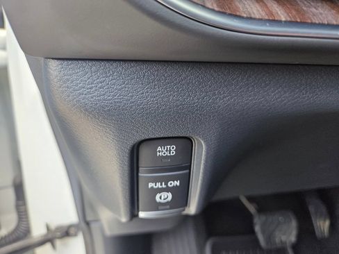 Used 2025 Nissan Armada SL w/ Captain's Chari Seat Package RWD image 12