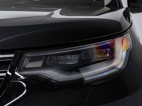 Used 2025 Land Rover Discovery S image 7