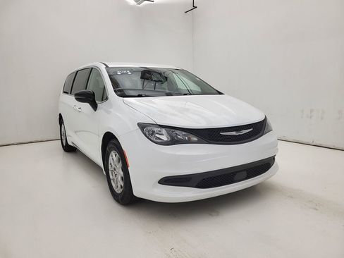 Used 2024 Chrysler Voyager LX FWD image 13