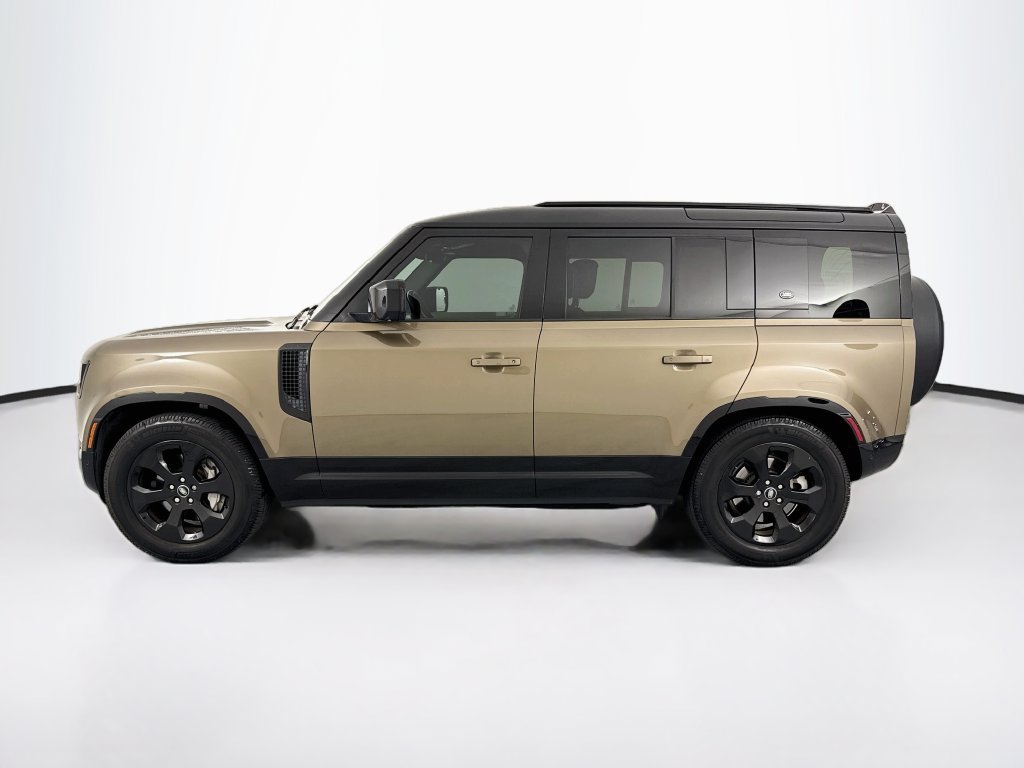 Certified 2022 Land Rover Defender 110 X-Dynamic HSE AWD/4WD image 8