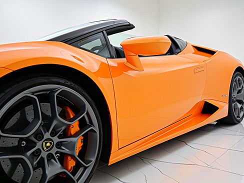 Used 2017 Lamborghini Huracan LP 610-4 AWD/4WD image 9