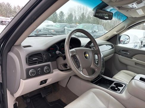 Used 2013 Chevrolet Avalanche LT image 13