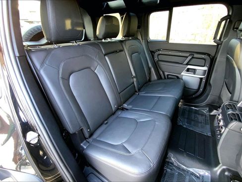 Used 2024 Land Rover Defender 110 SE image 19