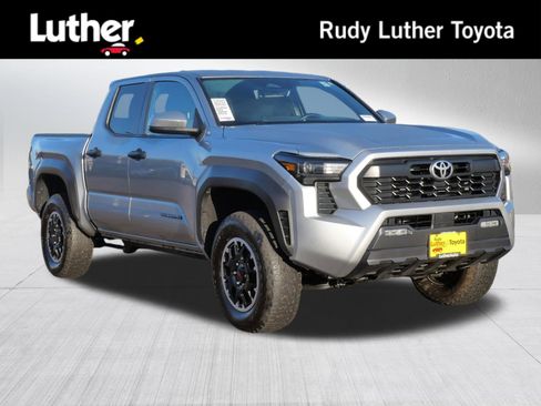 Certified 2025 Toyota Tacoma TRD Off-Road AWD/4WD image 1