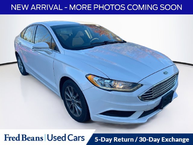 Used 2017 Ford Fusion SE w/ Fusion SE Technology Package FWD image 1