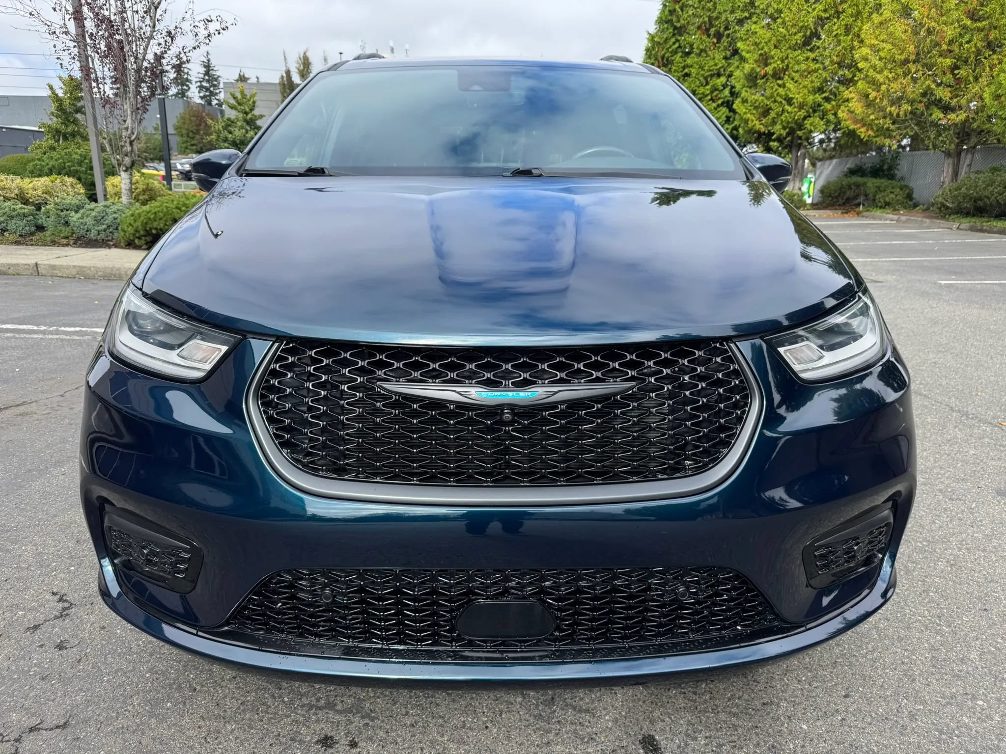 Used 2021 Chrysler Pacifica Touring-L w/ S Appearance Package FWD image 3