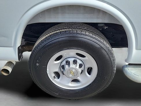 Used 2025 Chevrolet Express 2500 w/ Driver Convenience Package RWD image 9
