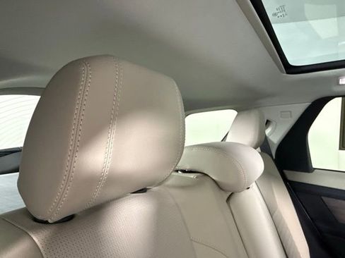 Used 2023 Land Rover Discovery Sport S image 28