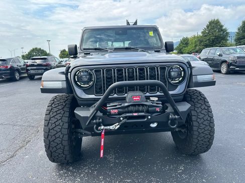 Used 2024 Jeep Gladiator Rubicon w/ Technology Group AWD/4WD image 2