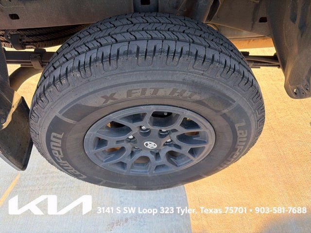 Used 2022 Toyota Tacoma SR5 RWD image 11
