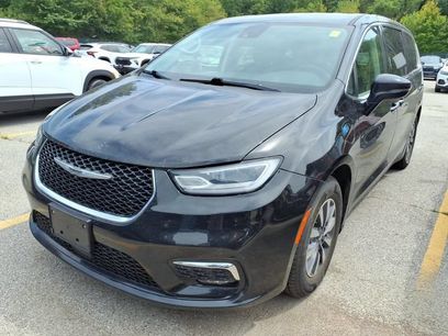 Used 2024 Chrysler Pacifica Limited