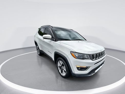 Used 2019 Jeep Compass Limited AWD/4WD image 2