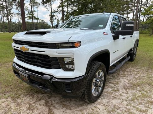 Used 2024 Chevrolet Silverado 2500 Custom w/ Custom Value Package AWD/4WD image 1