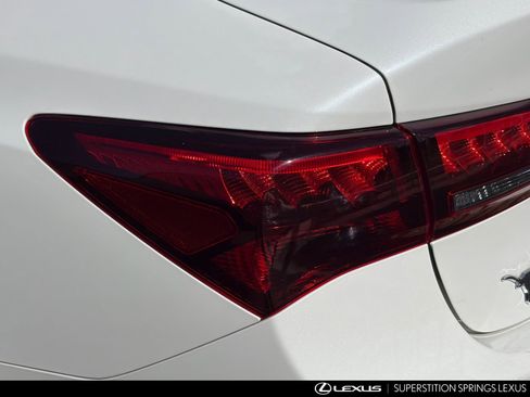 Used 2017 Acura TLX FWD image 11