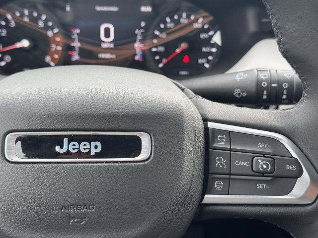 Certified 2025 Jeep Compass Limited AWD/4WD image 25
