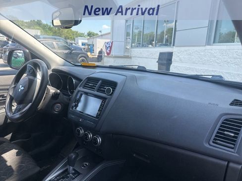 Used 2023 Mitsubishi Outlander Sport ES AWD/4WD image 3