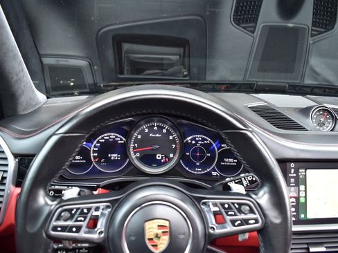 Used 2021 Porsche Cayenne Turbo image 28