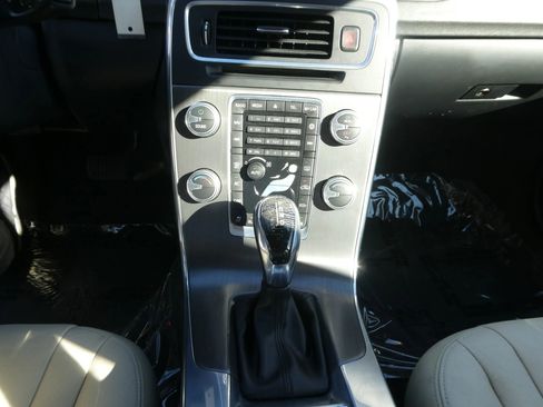 Used 2016 Volvo S60 T5 Premier w/ Convenience Package image 24