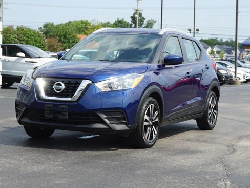 Used 2019 Nissan Kicks SV FWD image 1