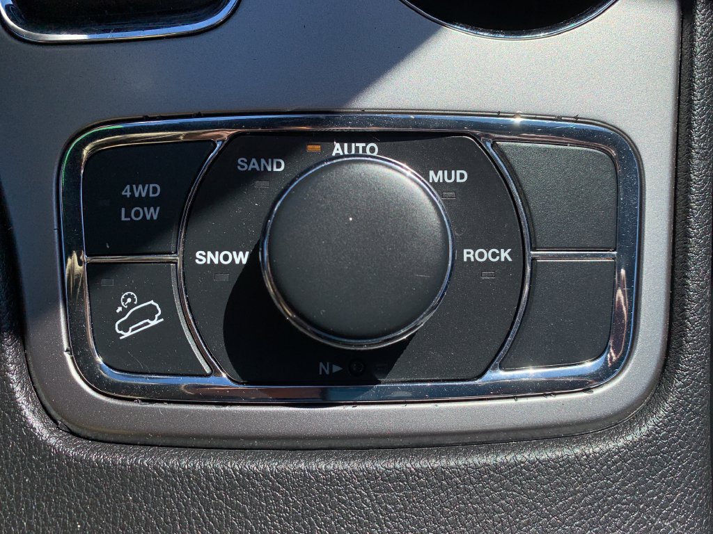 Used 2021 Jeep Grand Cherokee Limited AWD/4WD image 25