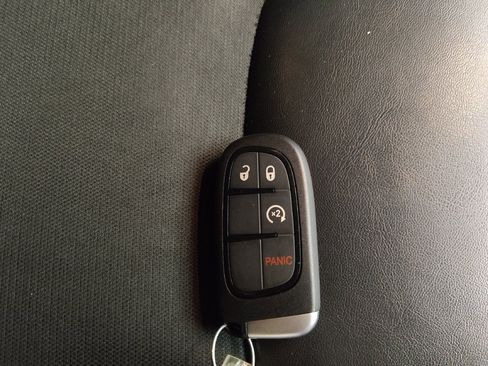 Used 2019 Jeep Cherokee Latitude Plus FWD image 32