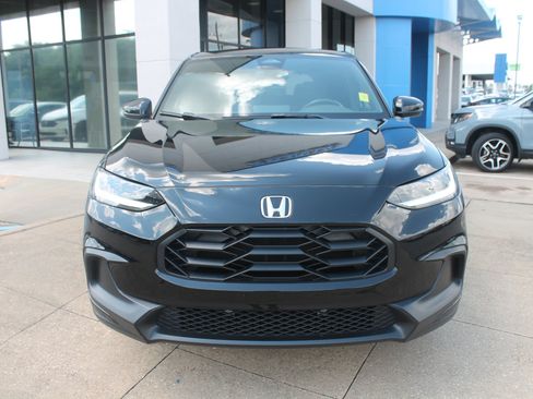 Used 2024 Honda HR-V Sport image 2