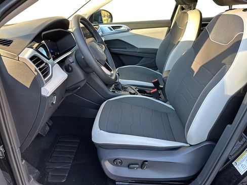 New 2025 Volkswagen Taos SE image 9