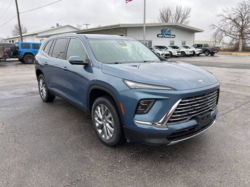 Used 2025 Buick Enclave Preferred image 3